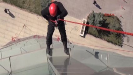 Afad, Şehitler Anısına 50 Metrelik Binadan Iniş Yaptı