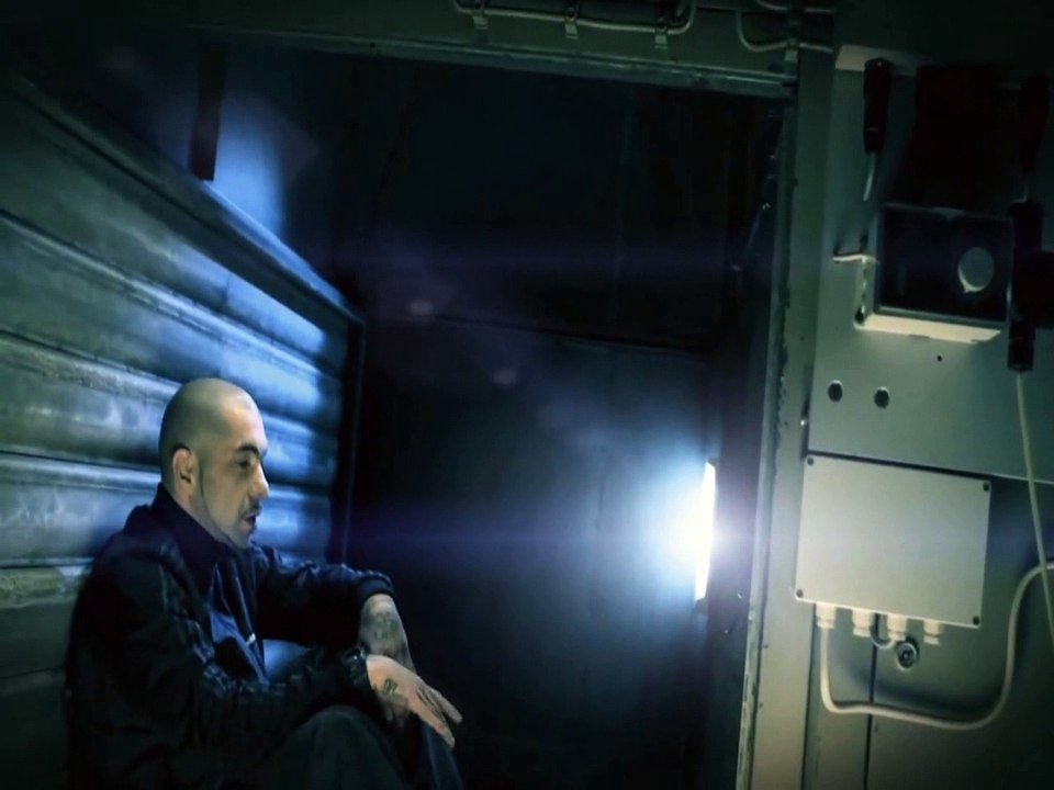 Azad - Fly Away feat. Kool Savas & Francisco (REMIX) by Arulez