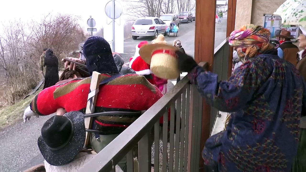 Hautes-Alpes : carnaval sous la neige à Puy-Saint-André