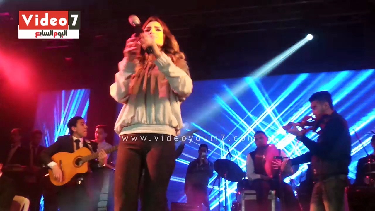 كارمن سليمان تغنى "أما براوة" لايف