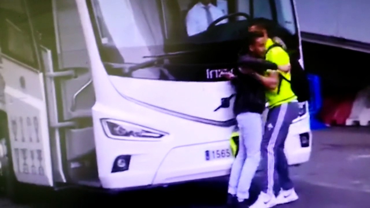 Adepto passa segurança e chega a Ronaldo CR7