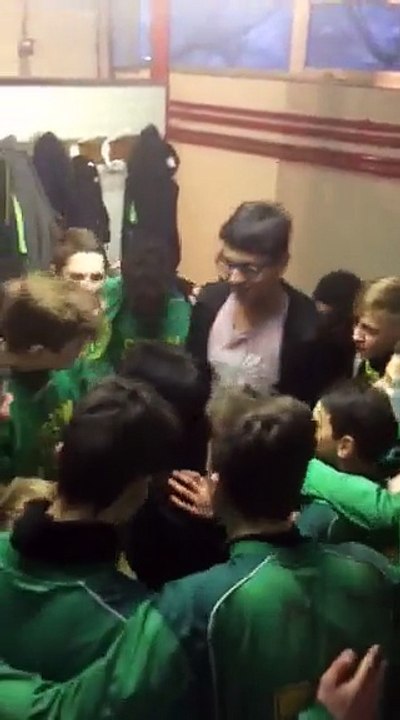 Cri de guerre après la victoire 1-2 contre l'USC des Portugais de Beauvais B le 17/12/2016 en amical