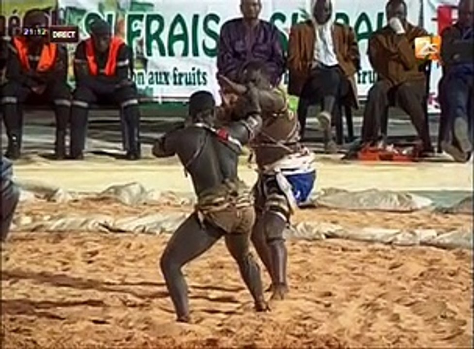 Boy Niang 2 attaque, cogne et déracine Gouye Gui