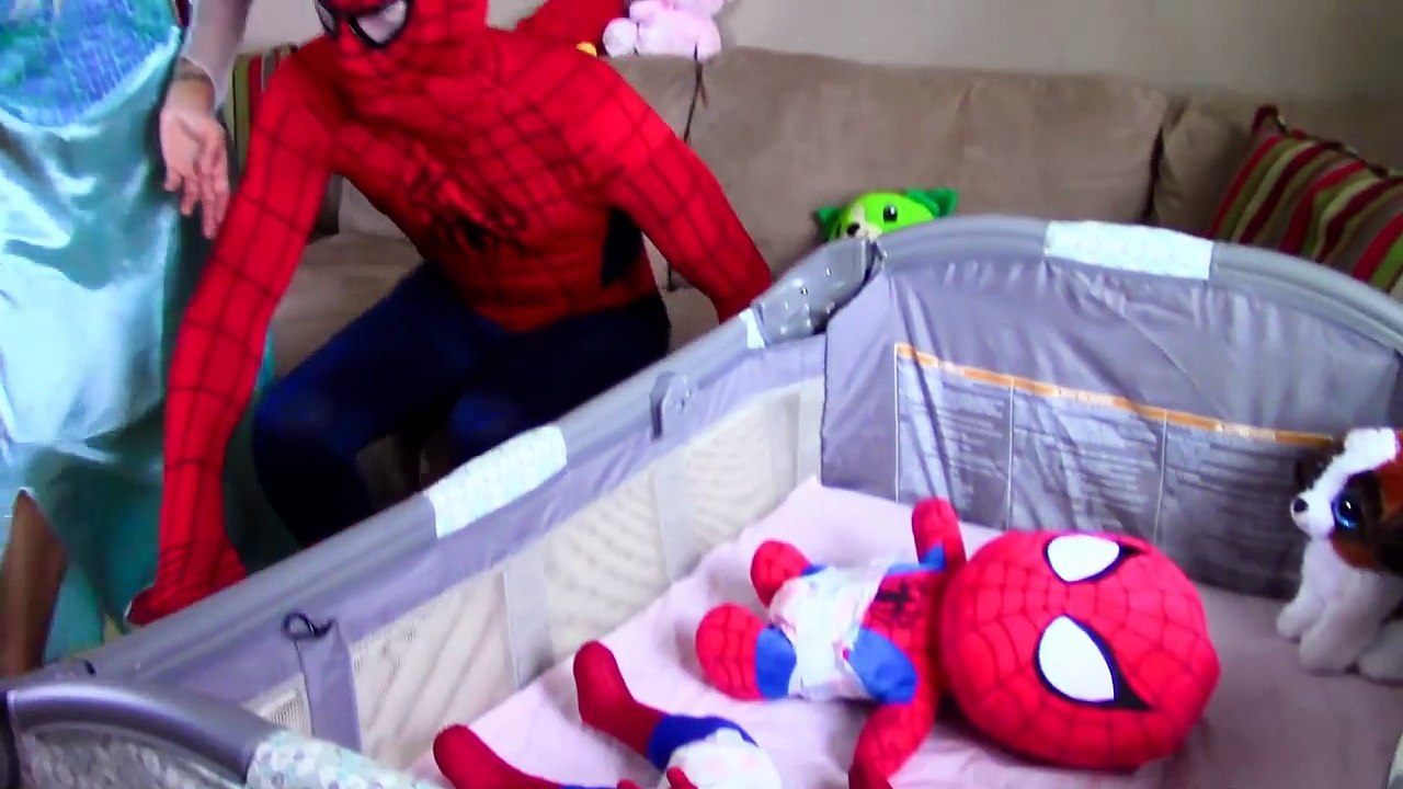 Spiderman & Pregnant Frozen Elsa: Twin Mermaid Spider babies + Snow White Doctor funny superhero IRL