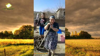 Neşeli anne kız dansı