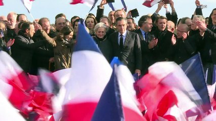 Fillon aposta em mobilização popular