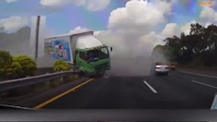 AKILLARA DURGUNLUK VEREN TIRAFIK KAZALARI & Car Crash