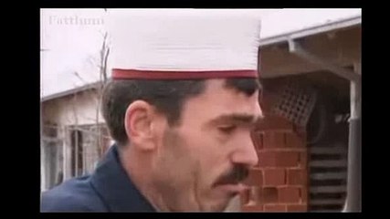 Ky është hoxha që kryejti ceremoninë e varrimit të Adem Jasharit dhe Familjes Jashari