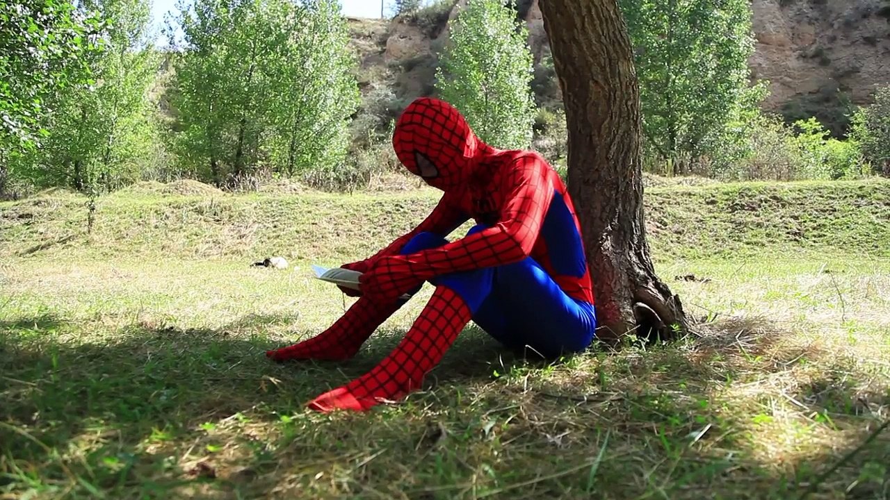 Spiderman vs Lizard Man | In Real Life!! | Superhero Fight!!