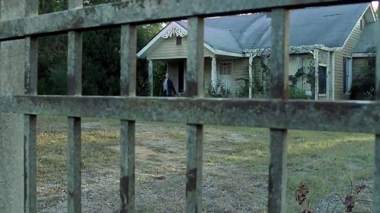 The-Walking-Dead-7x13-“Bury-Me-Here”-Promo-HD-Andrew-Lincoln-Jeffrey-Dean-Morgan-Norman-Reedus - 10Youtube.com