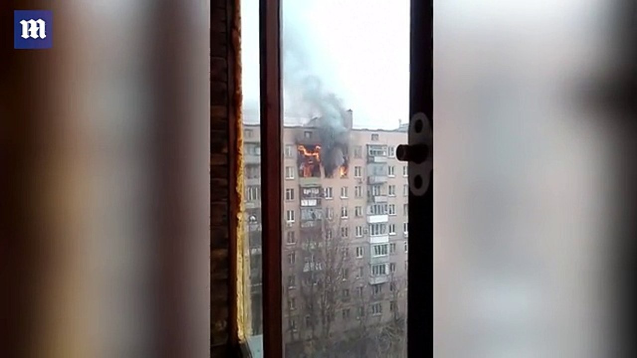 Horrific moment a woman plunges eight floors but survives _ 2017