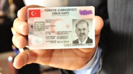 Kimlikte Sesli Uyarı Dönemi