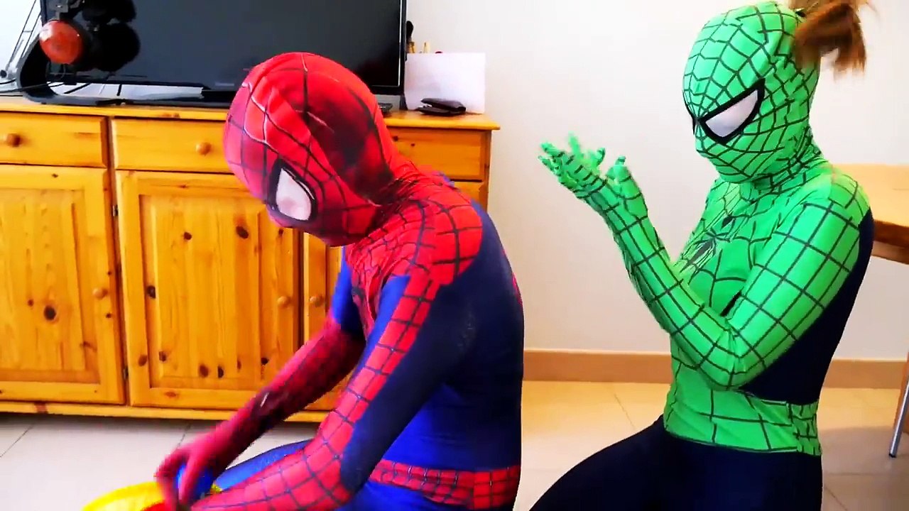 Spiderman Pink Spidergirl Becomes Green F Yellow BAD JOKER in Real Life ft Frozen Elsa Vam