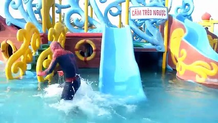 Congelados Elsa PISCINA SORPRESA! w/ Spiderman Bromas Congelado Elsa Piscina! Divertido Superher