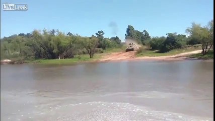 Traverser une rivière avec un char !