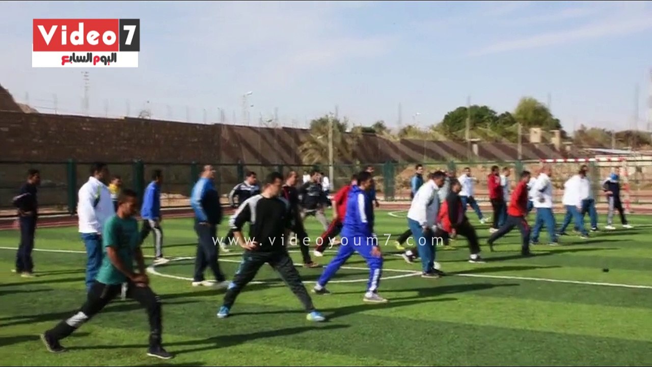 محافظ أسوان ومدير الأمن يشاركان فى التمارين الرياضية للشرطة