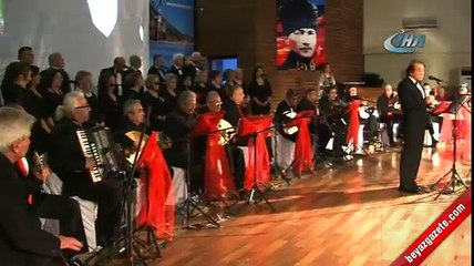 Koroyu bırakıp göbek atmaya başladı