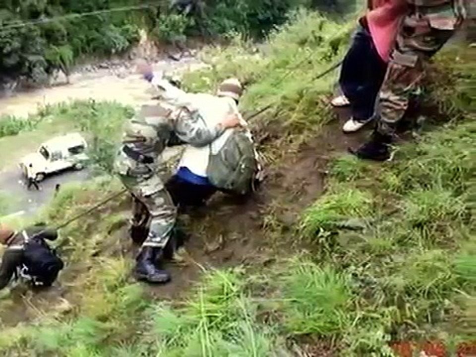 live rescue by indian army in uttrakhand rain