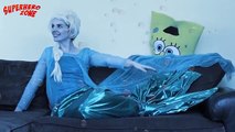 Ariel en un viaje en Alfombra Mágica w/ Frozen Elsa! Superhéroe de Compilación w/ princesas de Disney y Har