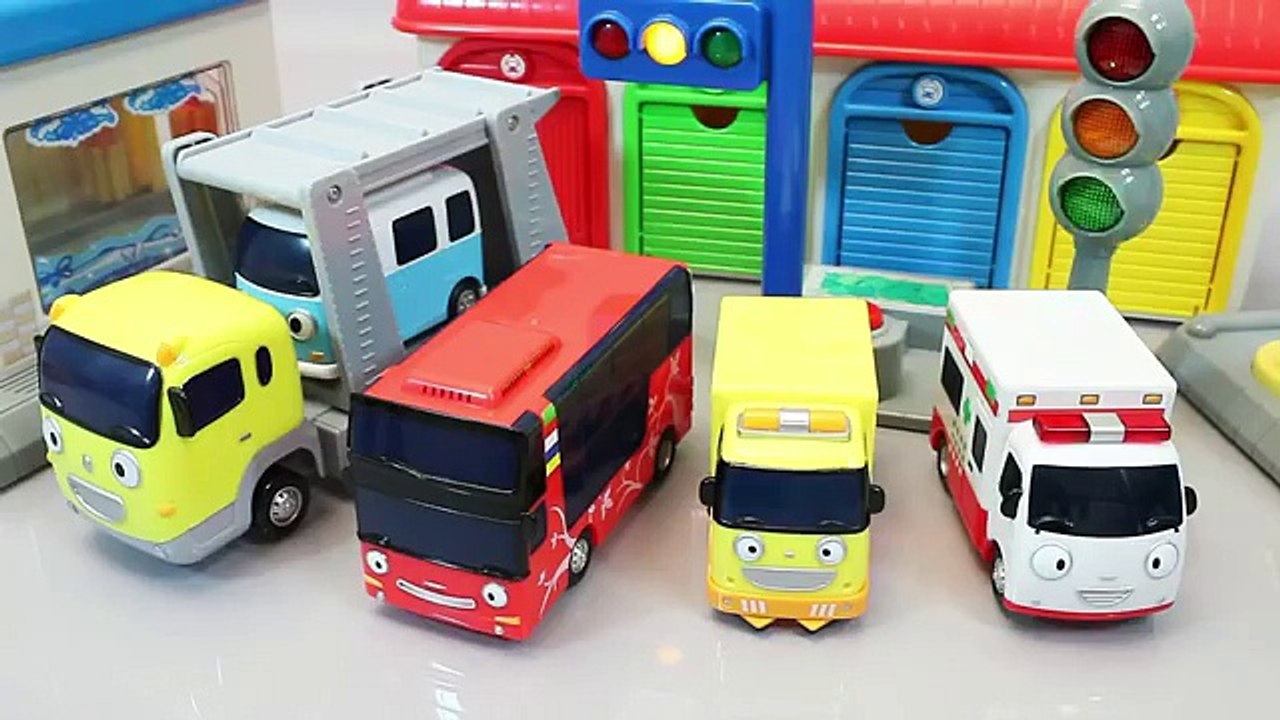 Tayo the Little Bus Toys! Мультфильмы про машинки Игрушки 타요 꼬마버스 타요 주유소 차고지 세차장 장난감