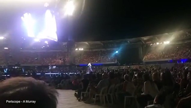 La chanteuse Adele confirme en plein concert, comme le disaient des rumeurs, qu'elle est mariée! - Regardez