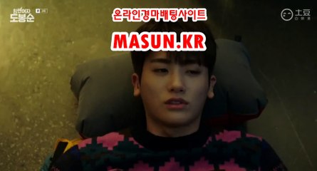 사경마 기술이었다.   묵영이호는 급히 검을 회수하여 은침을 쳐냈다.   그러자 이번에는 열두 개나 되는 은침이 다시 그를 공격   해 오고 있었다. 비연의 왼손이 휙 휘둘러짐과 온라인경정사이트 ▷MASUN.K알 ◁