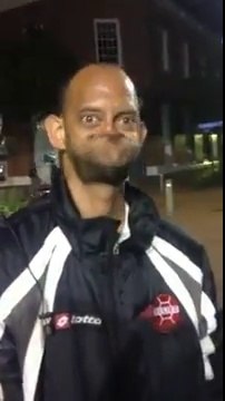 Un beat boxeur qui fait aussi des grimaces!