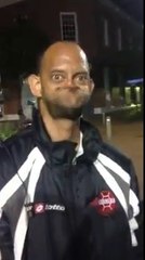 Un beat boxeur qui fait aussi des grimaces!