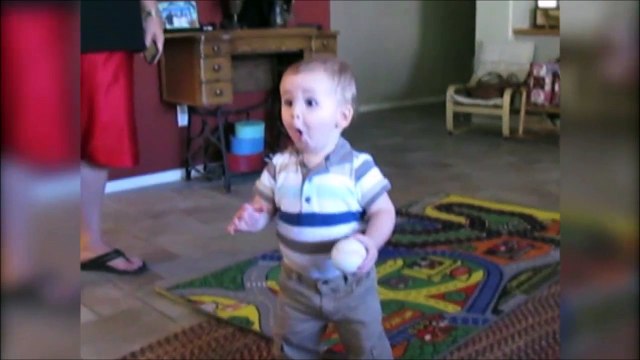 Ce gamin devient fou des qu'il entend le téléphone sonner