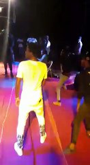 rass guiss sur un poteau electrique - vidéo Dailymotion