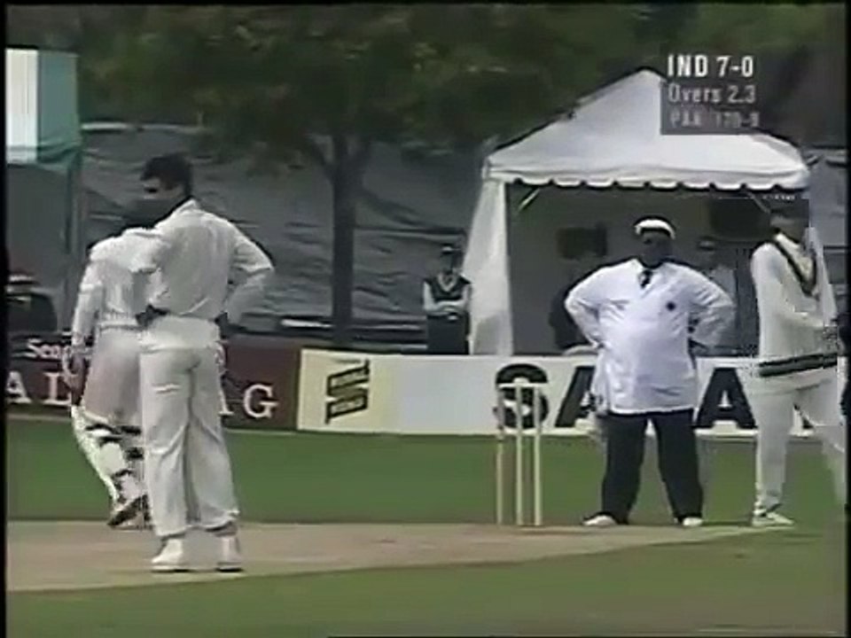 Sachin Tendulkar vs Waqar Younis how did he survive this over - YouTube