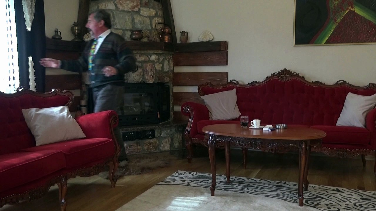 Cima - Burri nër tavolin
