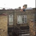 Un saut de parkour près de la chute !