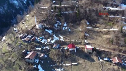 Rize Köyde Tek Başına