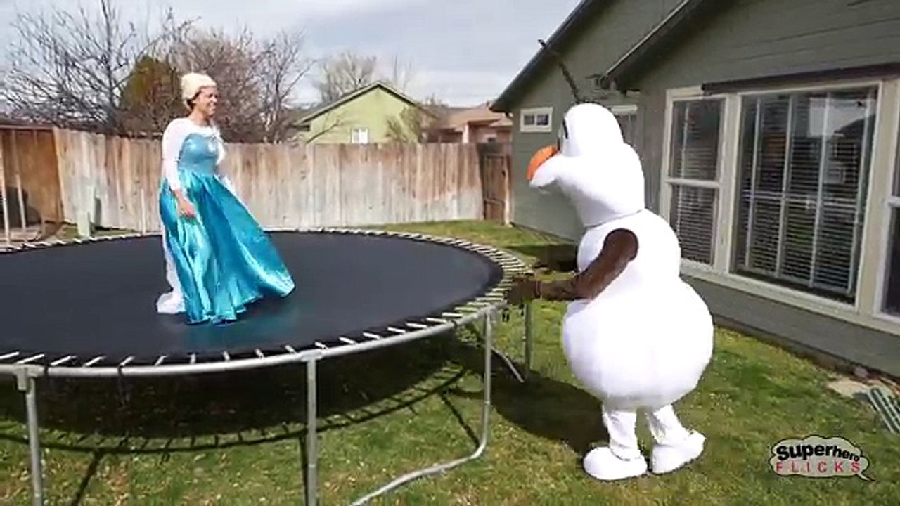 Giant Olaf, Little Elsa and Anna vs Venom In Real Life - Frozen Power Wheels | Superhero M
