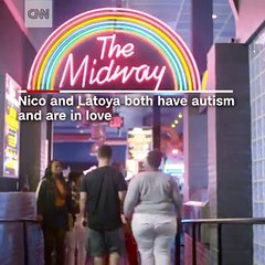 Après s’être rencontrés sur Internet, ce couple d’autistes vit une relation très fusionnelle