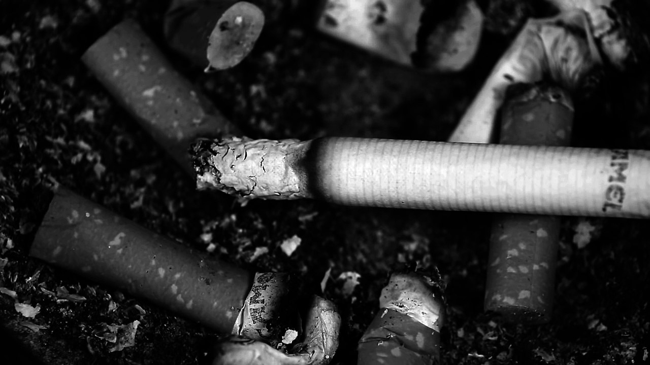 İkiye On Kala - Sonra Kül Tablasında Yer Arıyorsun