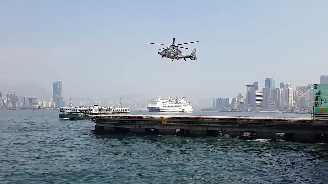 Un hélicoptère décolle sans faire bouger ses pales