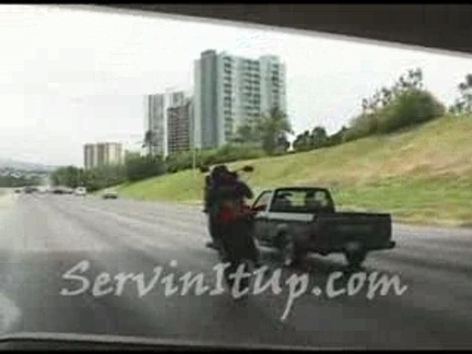 Acrobatie moto Trailer "servin'it up"