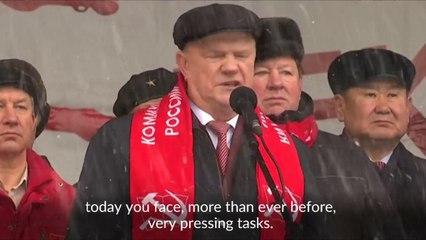 Russian communists march to honor fallen heroes