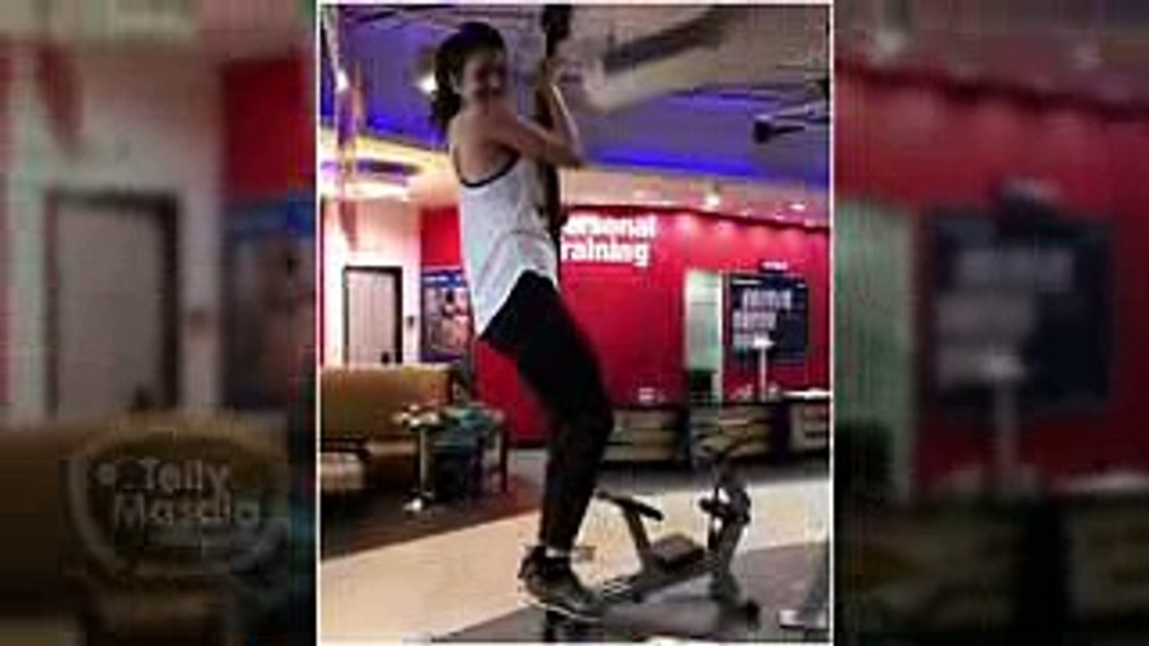 Karishma Tanna SEXY Workout - #MondayMotivation