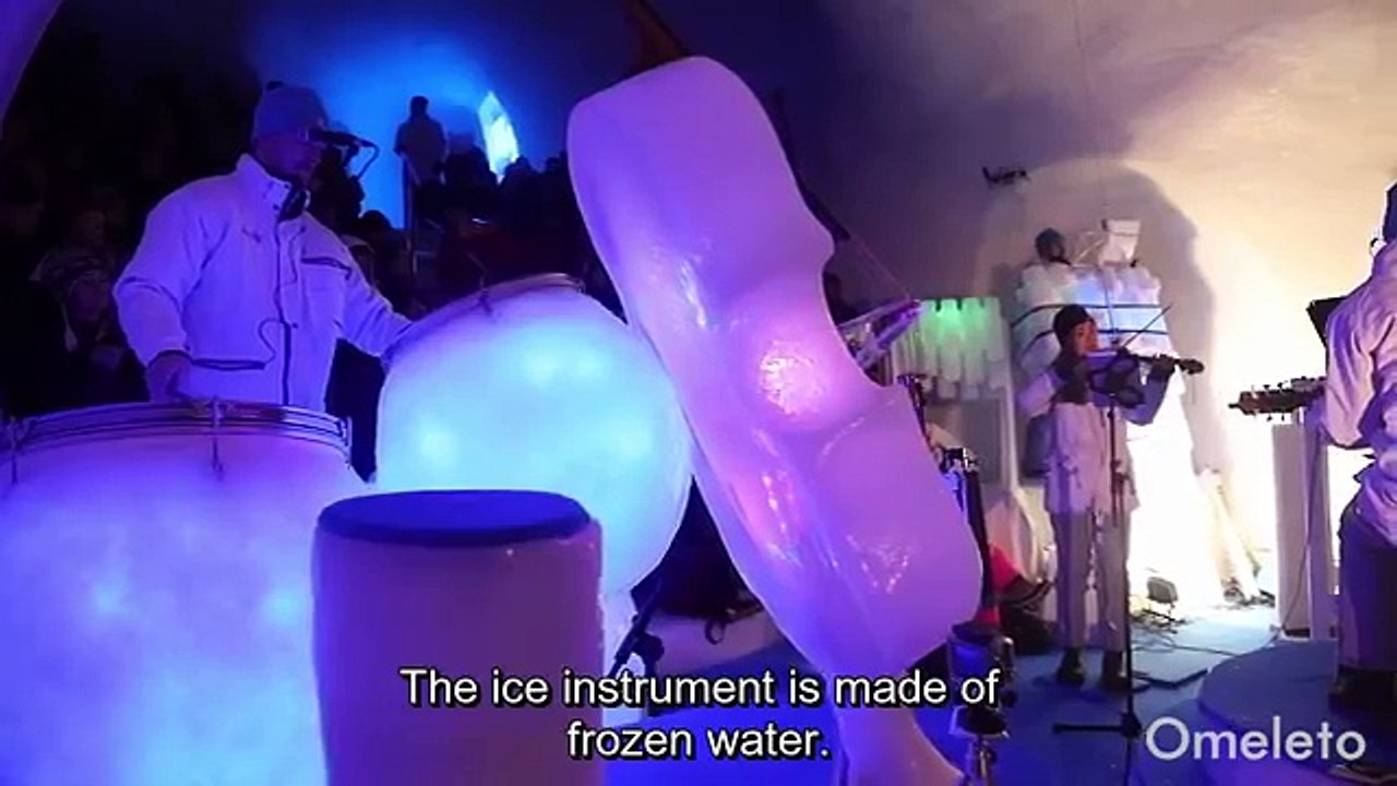 Ce sculpteur de glace s'enferme dans une grotte pour réaliser son rêve, le résultat est à couper le souffle !