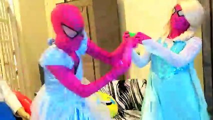 Человек-паук и замороженные Elsa BREAK UP ?! Розовый Spidergirl, Герой Золушка Superstars