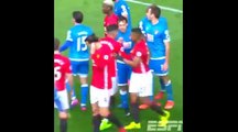 Ibrahimovic dá cotovelada em jogador por vingança (Ibrahimovic Revenge)