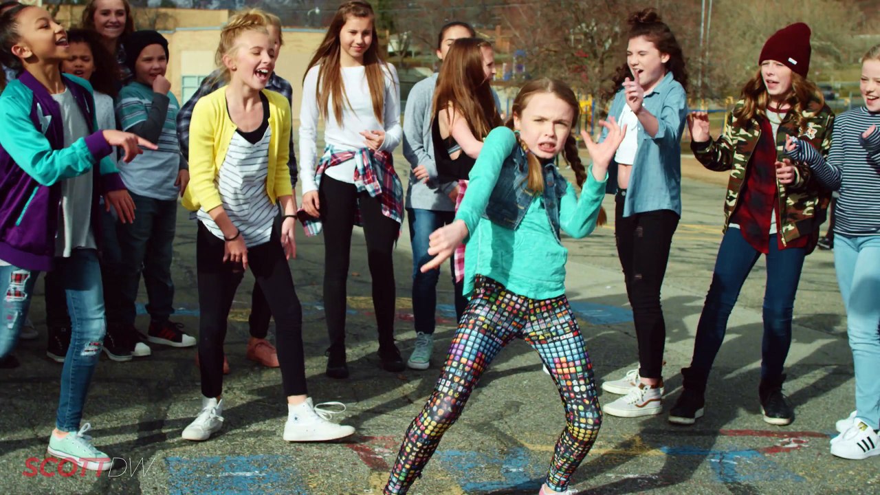 GRADE SCHOOL DANCE BATTLE! BOYS VS GIRLS!// zntent