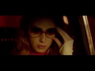 La Dame dans l'Auto avec des lunettes et un fusil BANDE ANNONCE