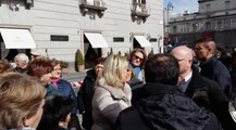 Carinaro (CE) - Sciopero LSU, il sindaco Annamaria Dell'Aprovitola vicino ai lavoratori (06.03.17)