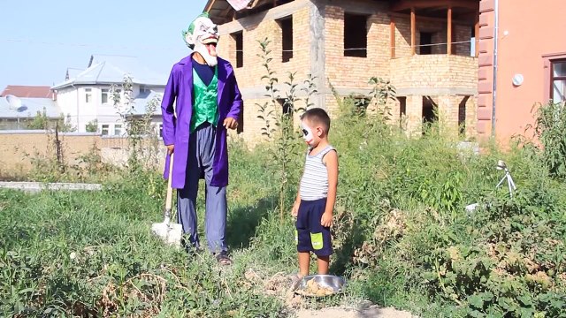 Паук мальчик похищен ящерица Годзилла и Человек-Паук против Джокера реальной жизни супергероя мова