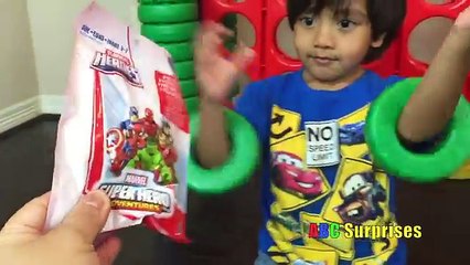 GIANT CONNECT 4 FAMILY GAME NIGHT Life Size Toys for Kids Surprise Eggs Opening Marvel Sho