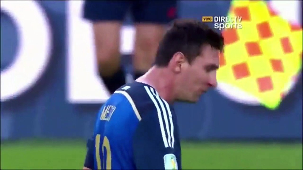 Até na final da Copa! Messi volta a vomitar em campo